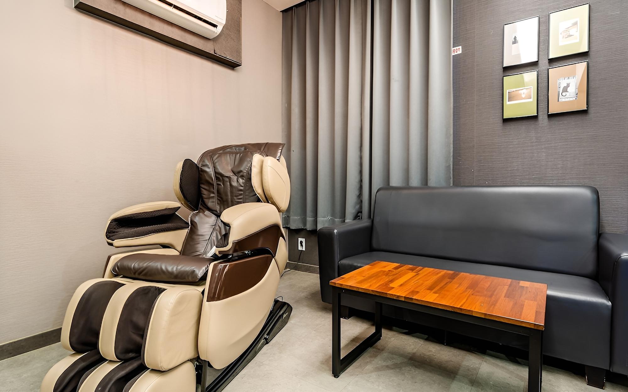Room (VIP (massage chair air purifier batht) - Photo 10