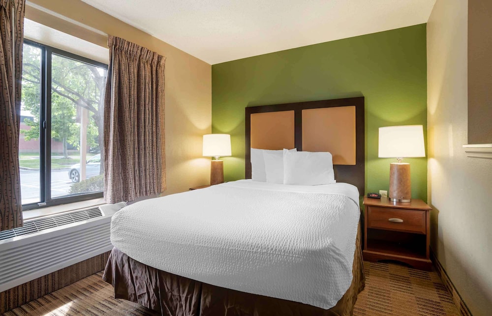 Deluxe Studio, 1 Queen Bed with Sofa bed, Non Smoking photo 1