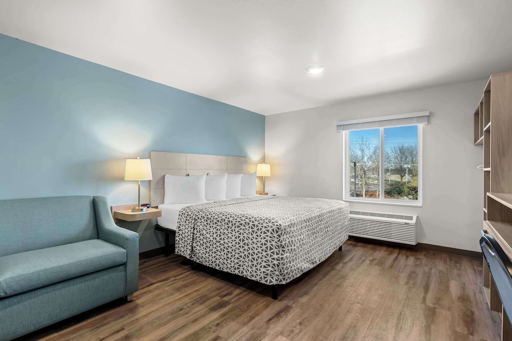 Suite, 1 King Bed, Accessible, Non Smoking photo 1