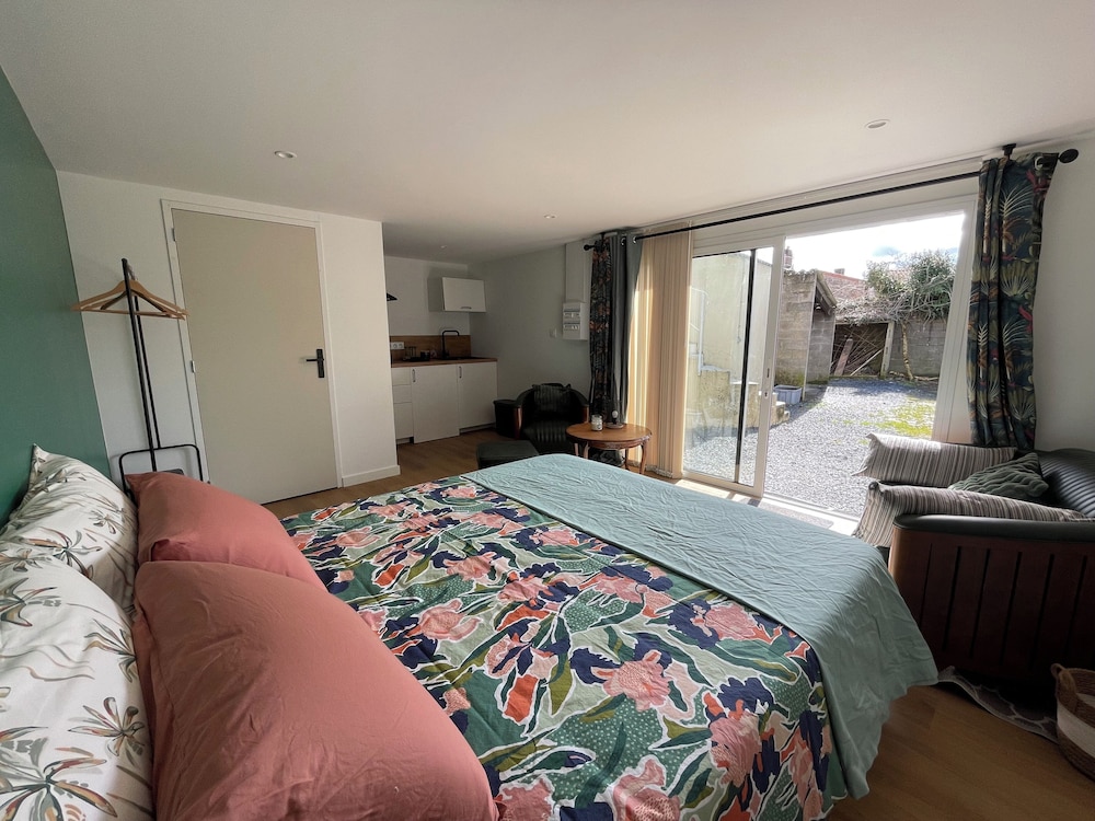 Business Apartment, 1 Queen Bed, Kitchenette, Ground Floor