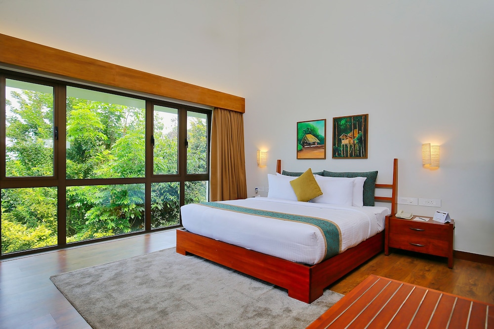 Suite, 1 Double Bed, Non Smoking, Mountain View photo 3