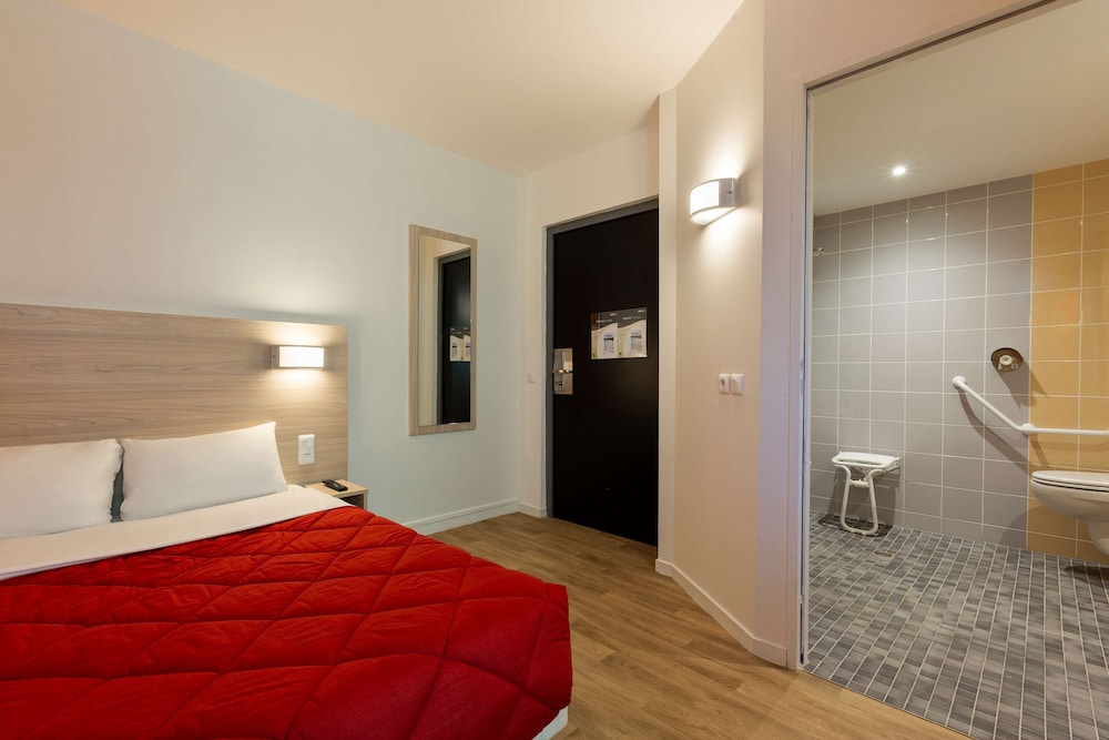 Standard Room, 1 Double Bed - Photo 10