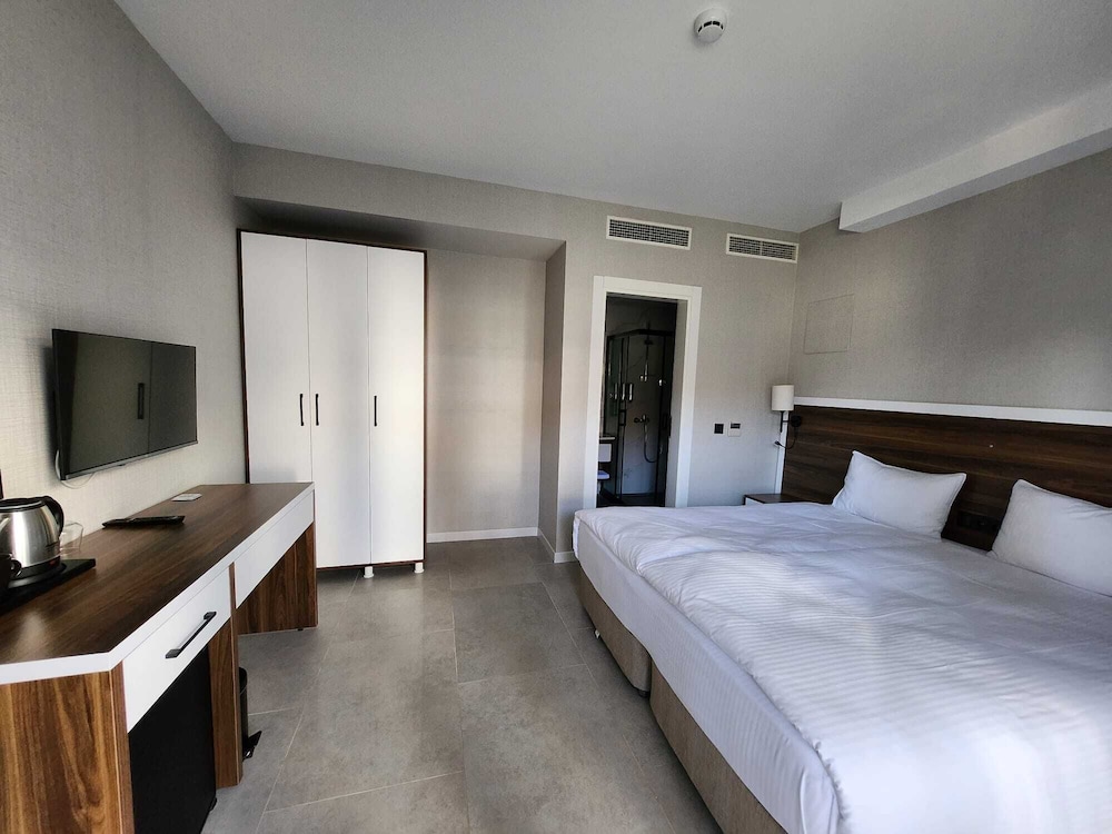 Standard Double or Twin Room, Private Bathroom, City View photo 1