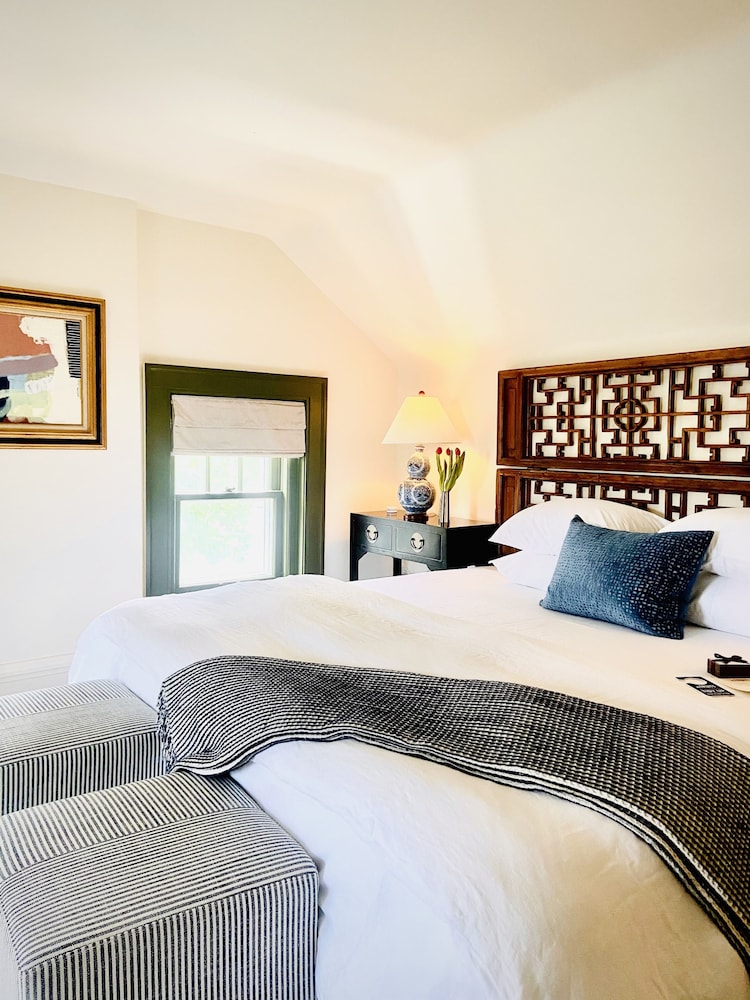 Deluxe Room, 1 Bedroom (Deluxe King Room)