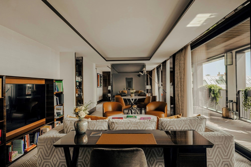 Executive Suite, Terrace thumbnail 5