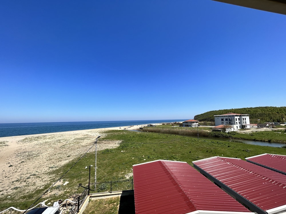 Superior Room with Balcony Sea View - Photo 7