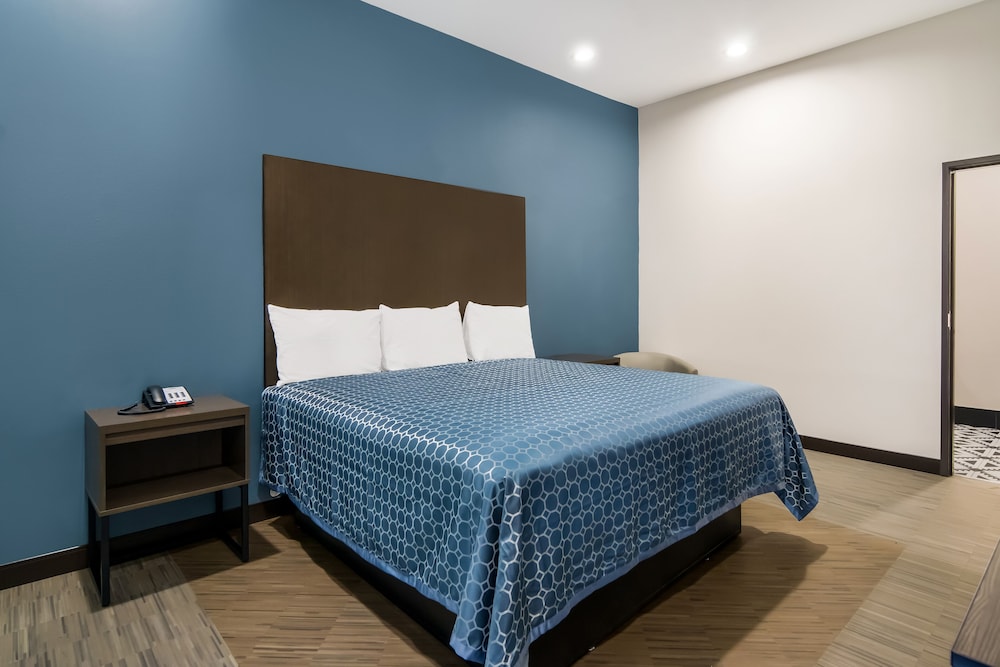 Room, 1 King Bed, Accessible, Non Smoking photo 1