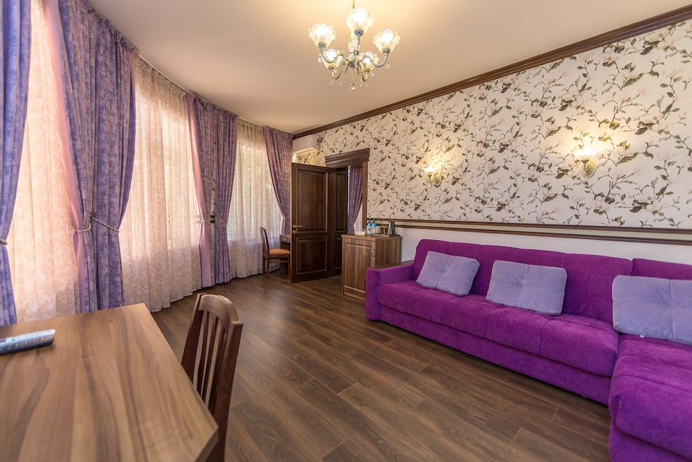 Suite, 1 Bedroom photo 2