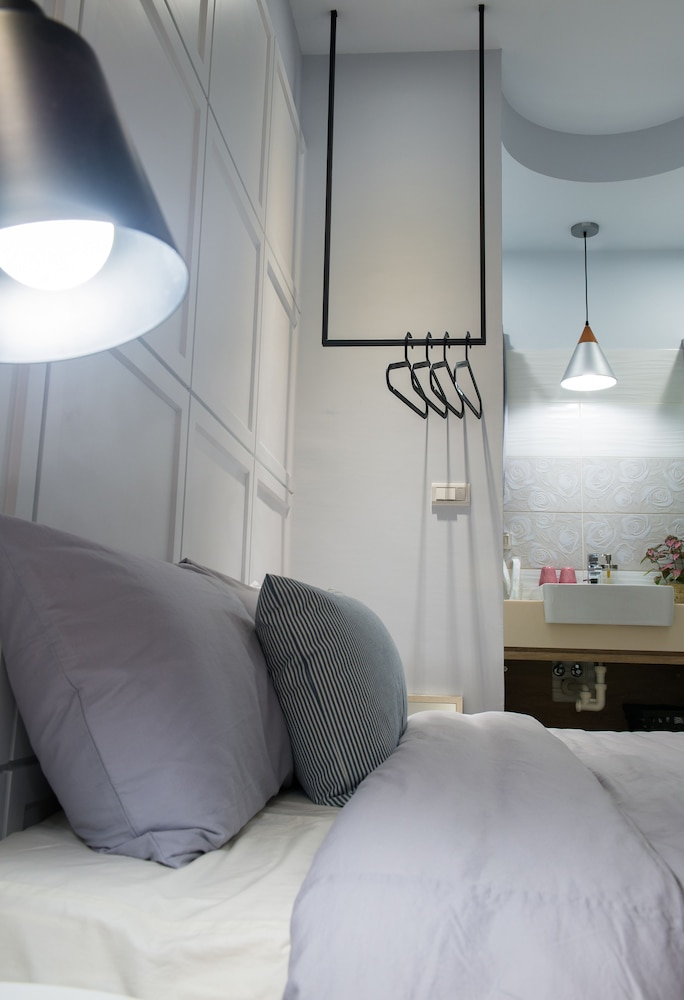 Design Suite, 1 Double Bed, Refrigerator photo 2