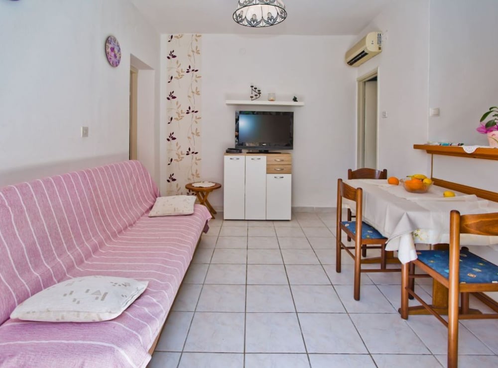Apartment (One Bedroom Apartment With Terrace)