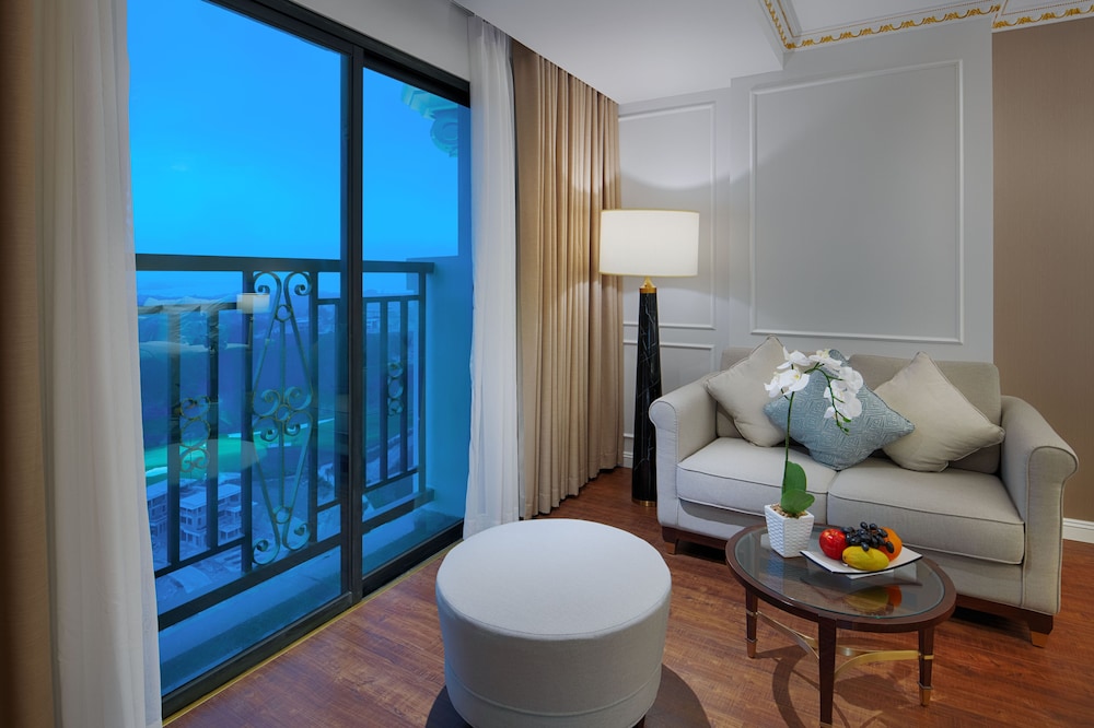 Deluxe Double Room, Golf View - Photo 10