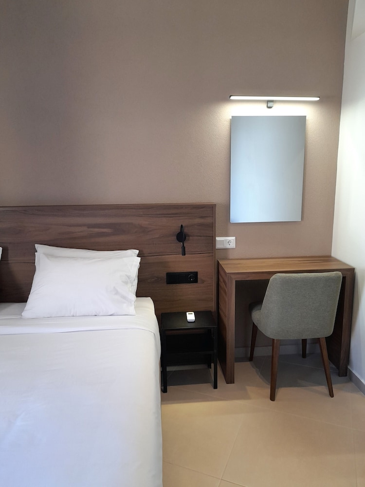 Deluxe Junior Suite | City View - Photo 5
