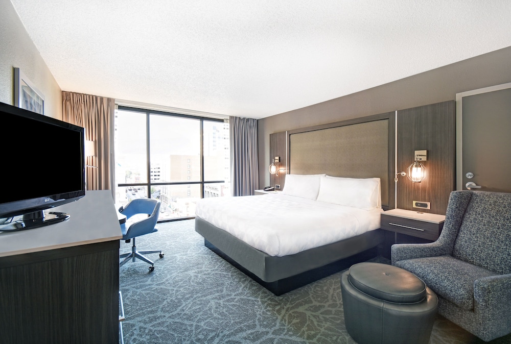Standard Room, 1 King Bed, City View - Photo 3