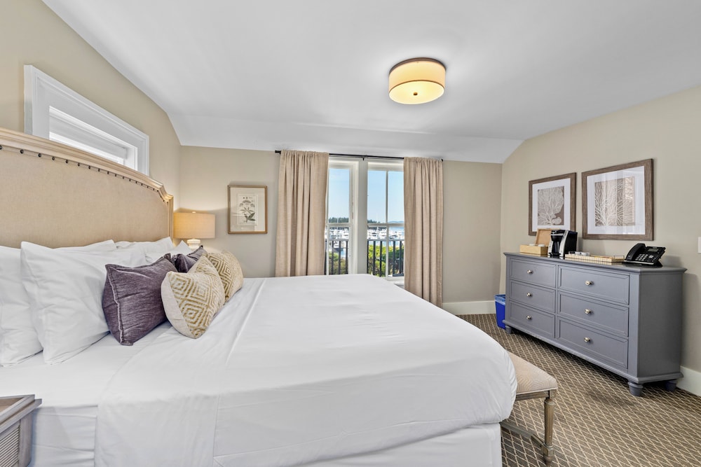 Hotel De Haro - Harbor View Suite photo 2