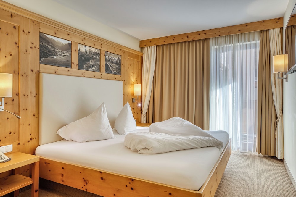 Panoramic Suite, 1 Bedroom, Mountain View photo 1