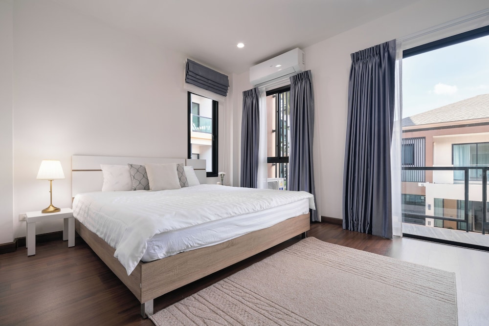 Classic Townhome photo 3