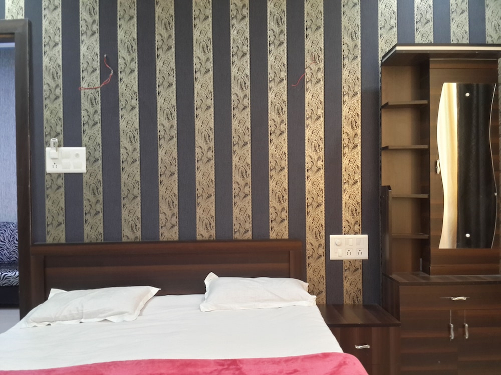 Small Single Bed Non Ac photo 1