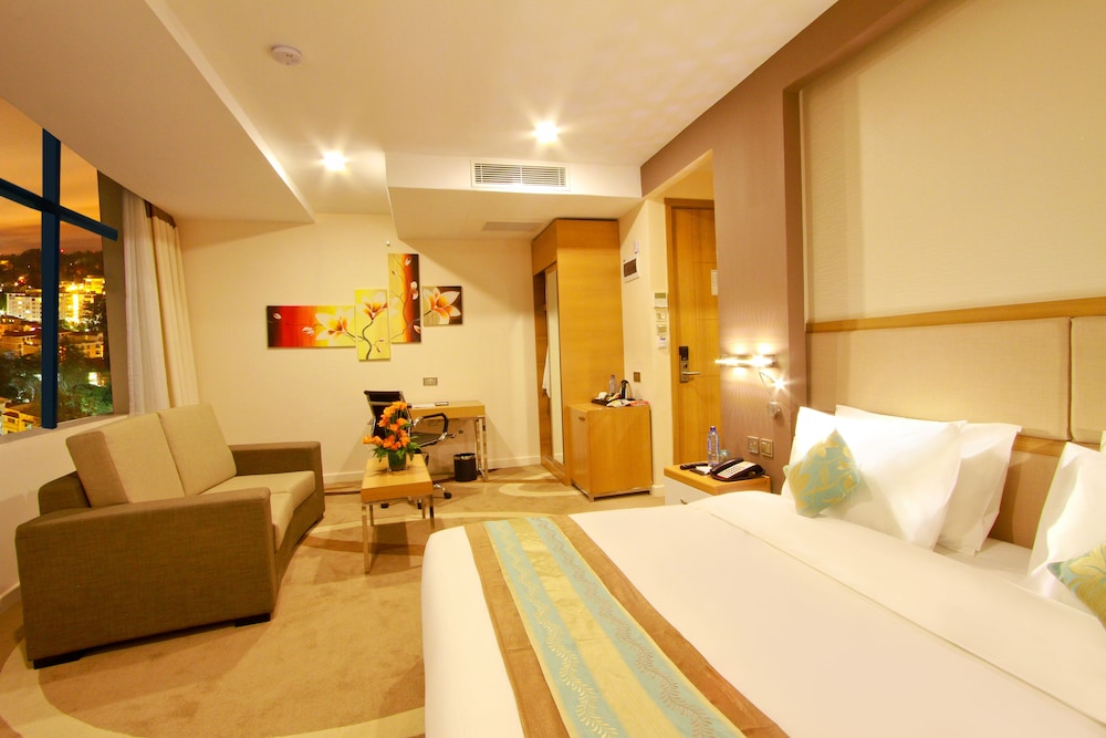 Superior Room, 1 King Bed photo 2