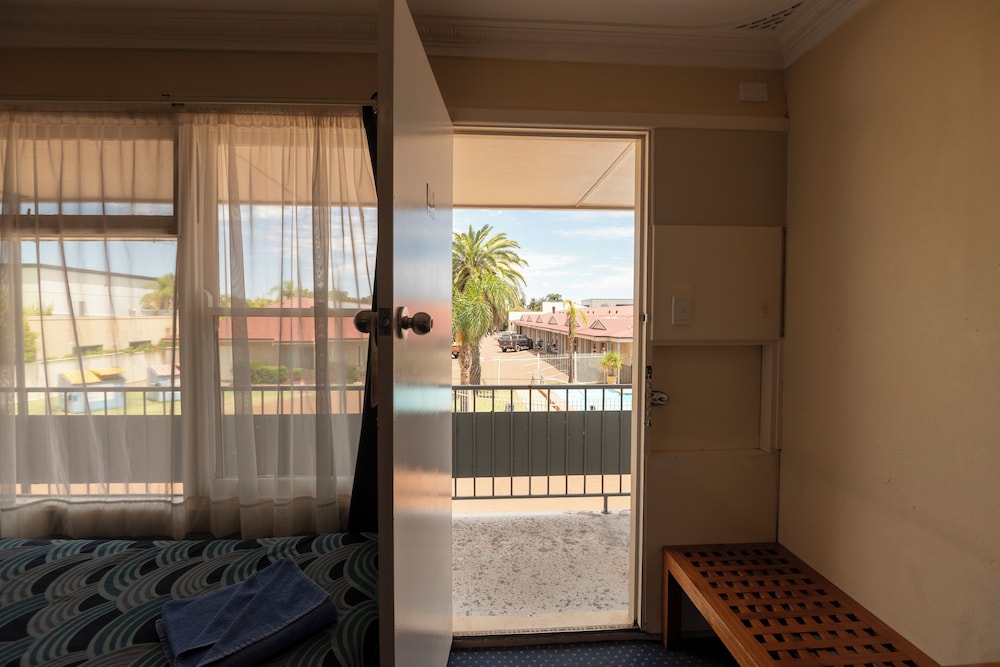 Motel Room - Double photo 2