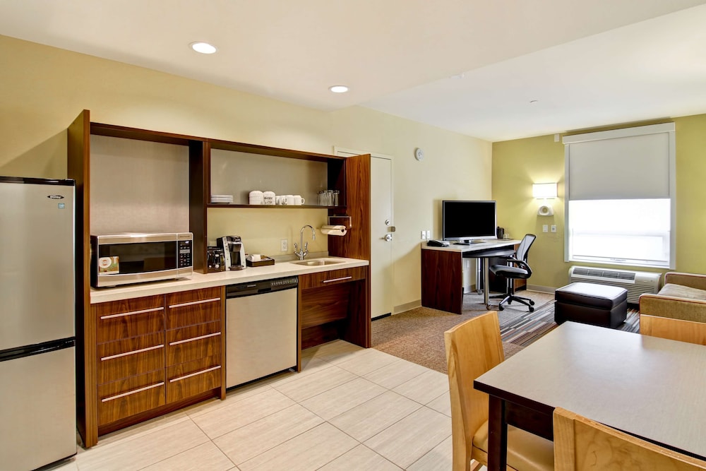 Suite, Accessible, Non Smoking (Roll-in Shower)