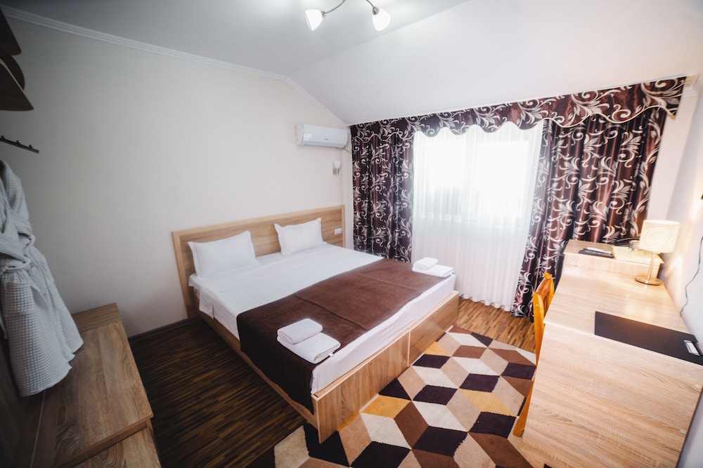 Standard Double or Twin Room photo 2