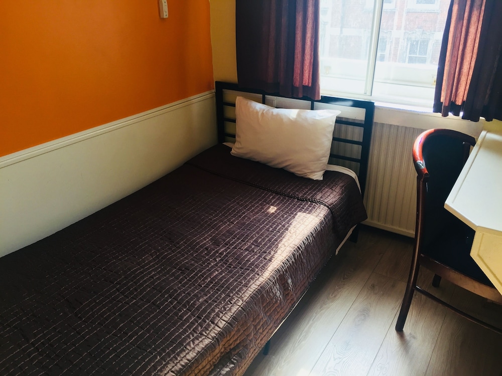 Single Room, Ensuite photo 2