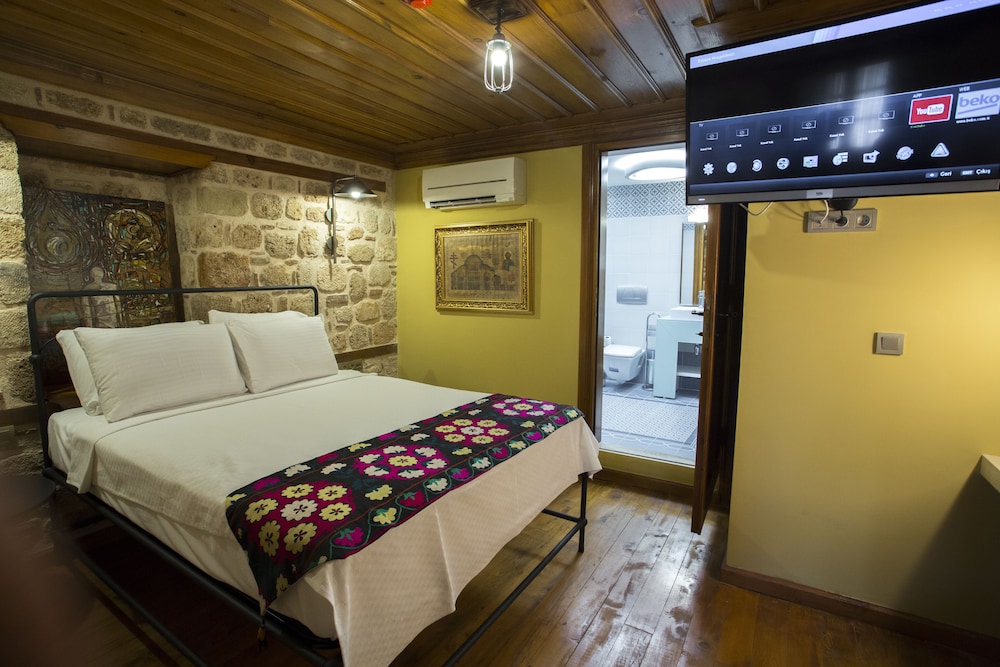 Deluxe Room (DLX4)