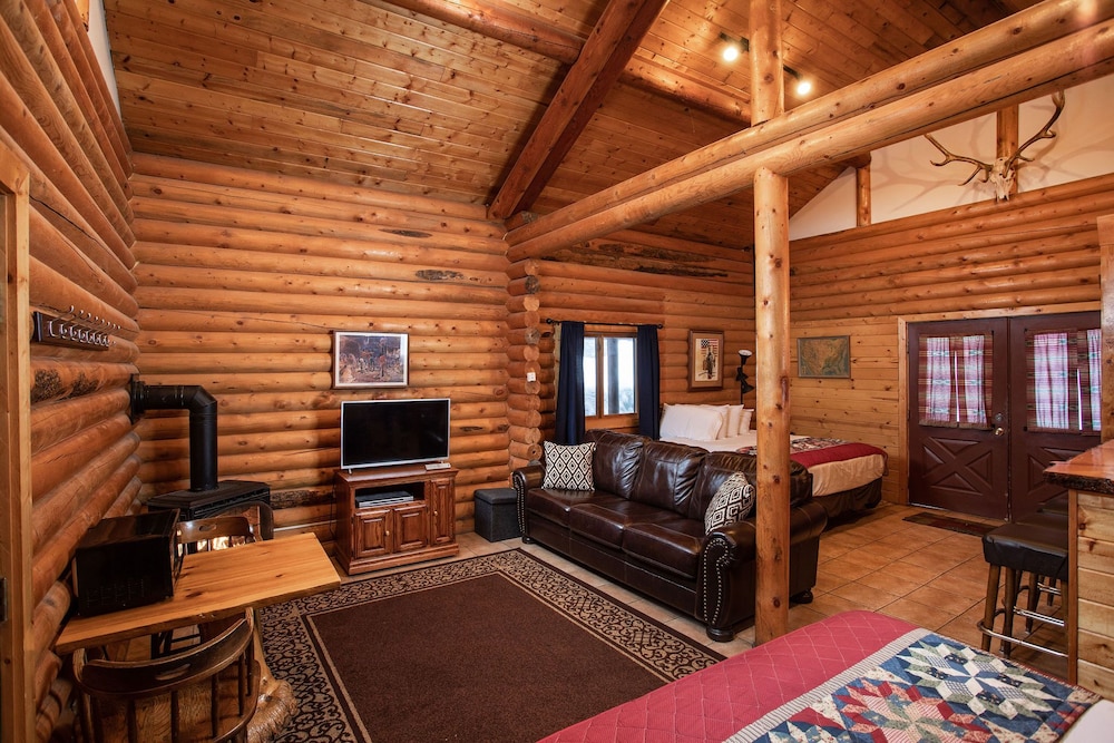 Premium Cabin, Multiple Beds, Fireplace photo 3