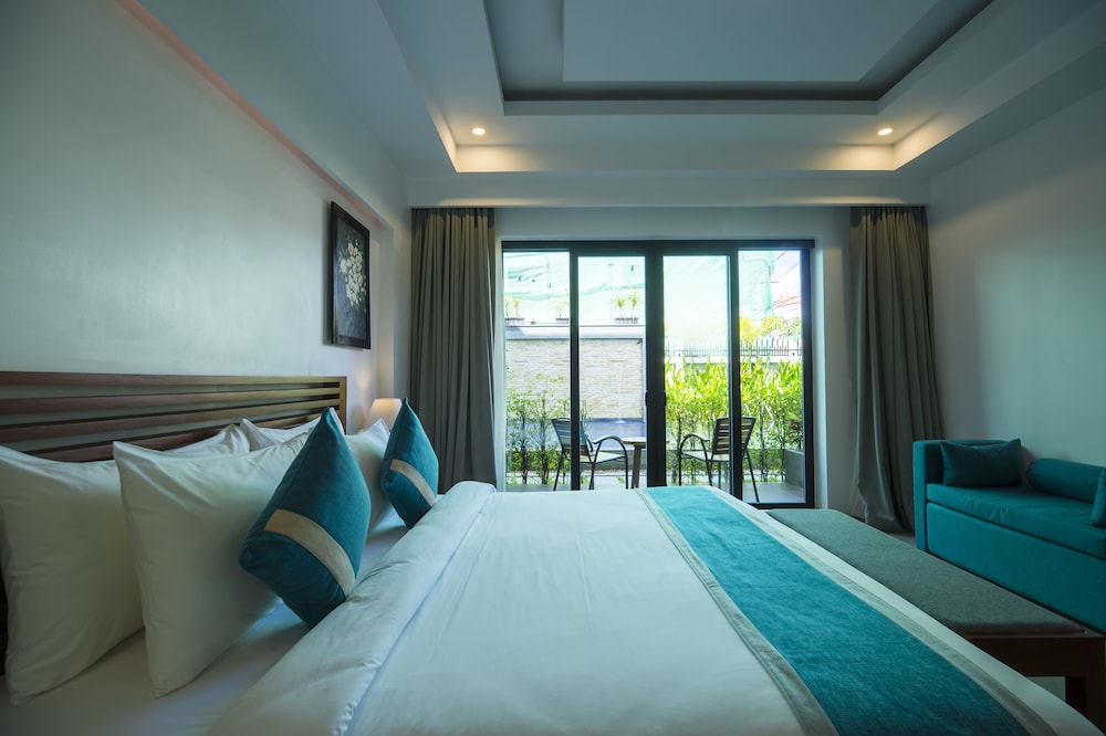 Landmark Suite, Pool View