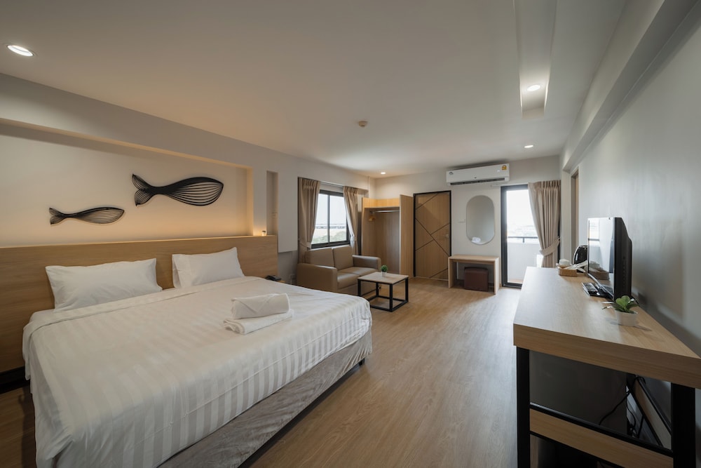 Standard Room, 1 King Bed photo 2