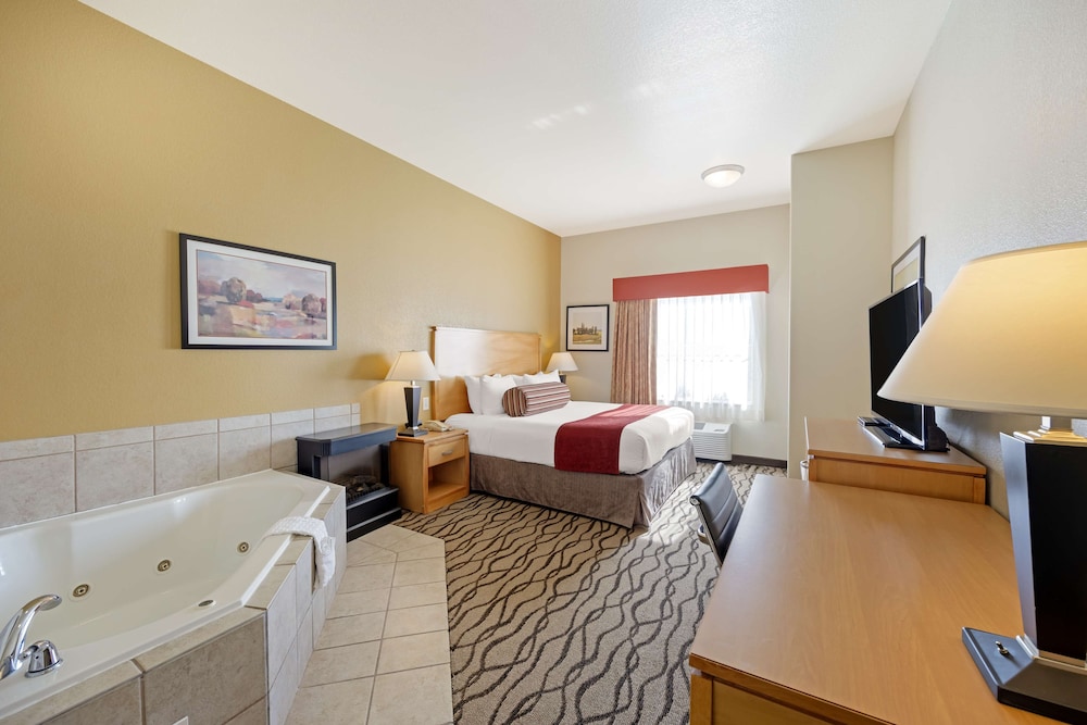 Suite, 1 King Bed, Accessible, Jetted Tub photo 3