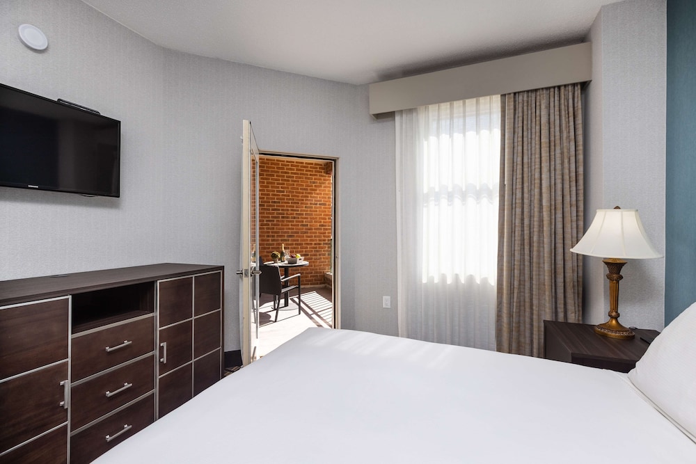 Room, 1 King Bed, Non Smoking, Balcony - Photo 1