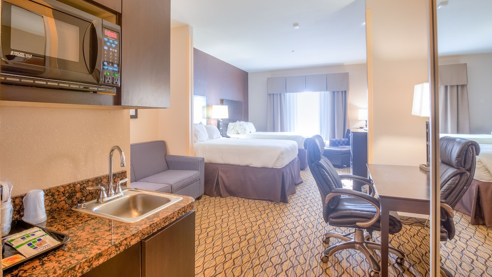 Suite, Multiple Beds, Accessible (Communications) photo 2