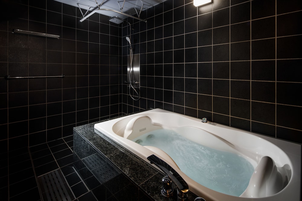 Design Room (Semi Suite) - Photo 5