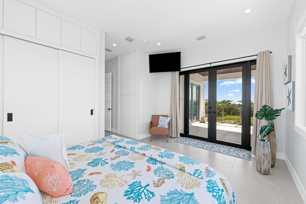 Luxury Seaside Escape ~ Heated Pool w Jacuzzi ~ Elevator ~ Dock ~ Scenic Views, Billede 30
