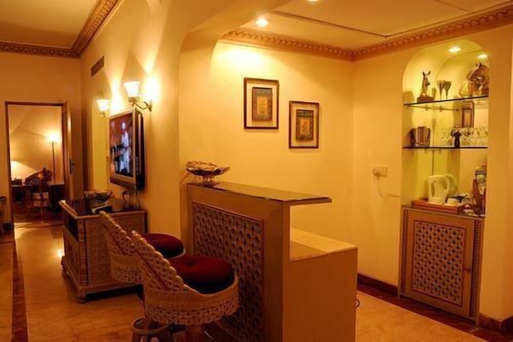 Deluxe Suite - Photo 6