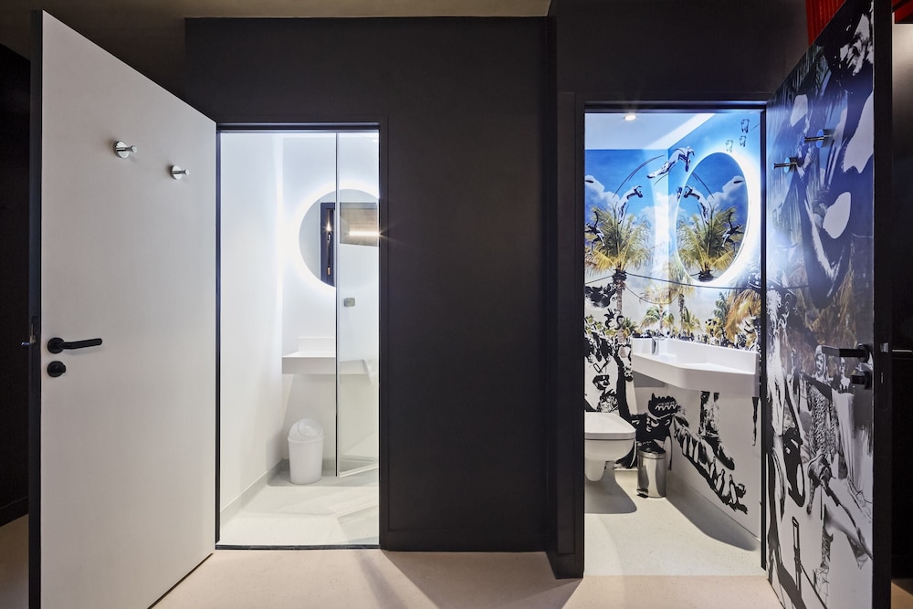 Twin Ensuite Bedroom - Wheelchair access - Photo 2
