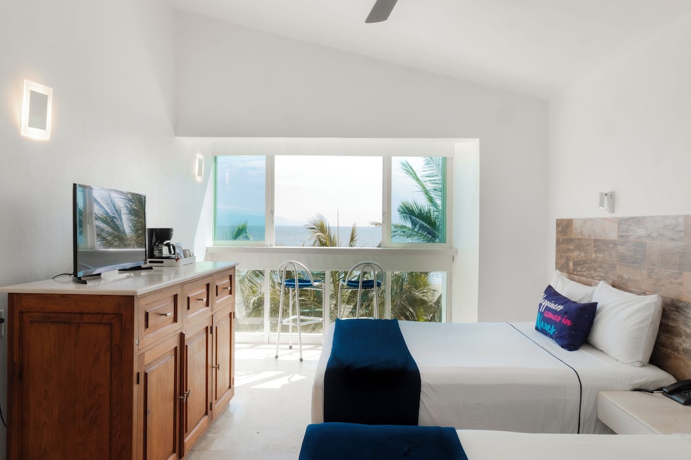 Standard Room, 2 Double Beds - Photo 8