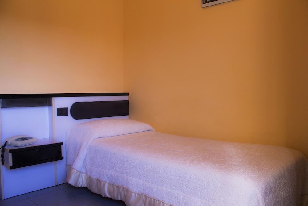 Basic Single Room, 1 Bedroom, Smoking, City View photo 1