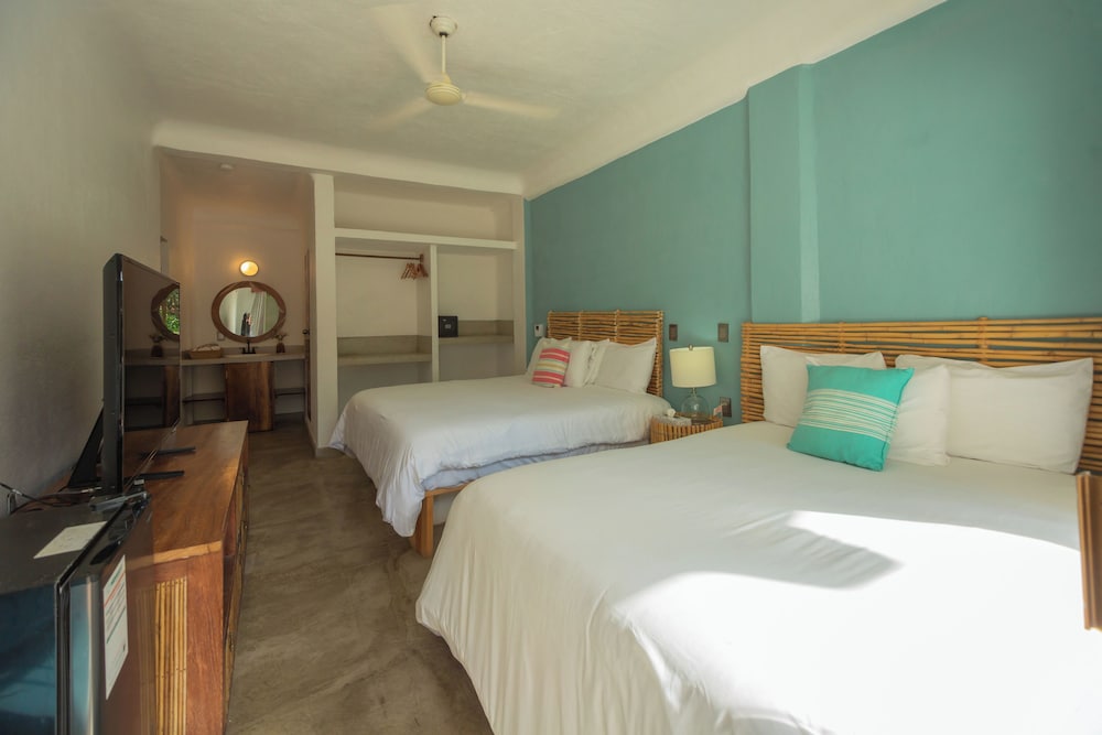 Deluxe Room, 2 Queen Beds photo 1
