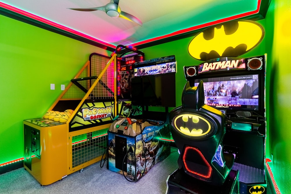 House (Superhero Harbor)