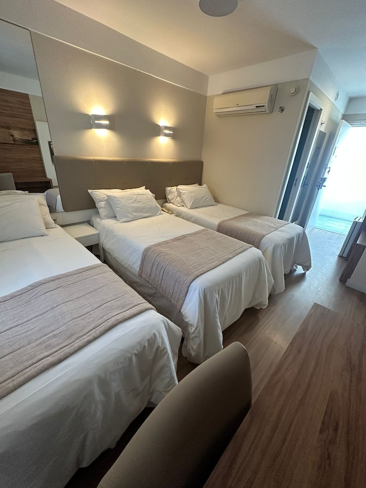 Deluxe Triple Room, 3 Twin Beds photo 3