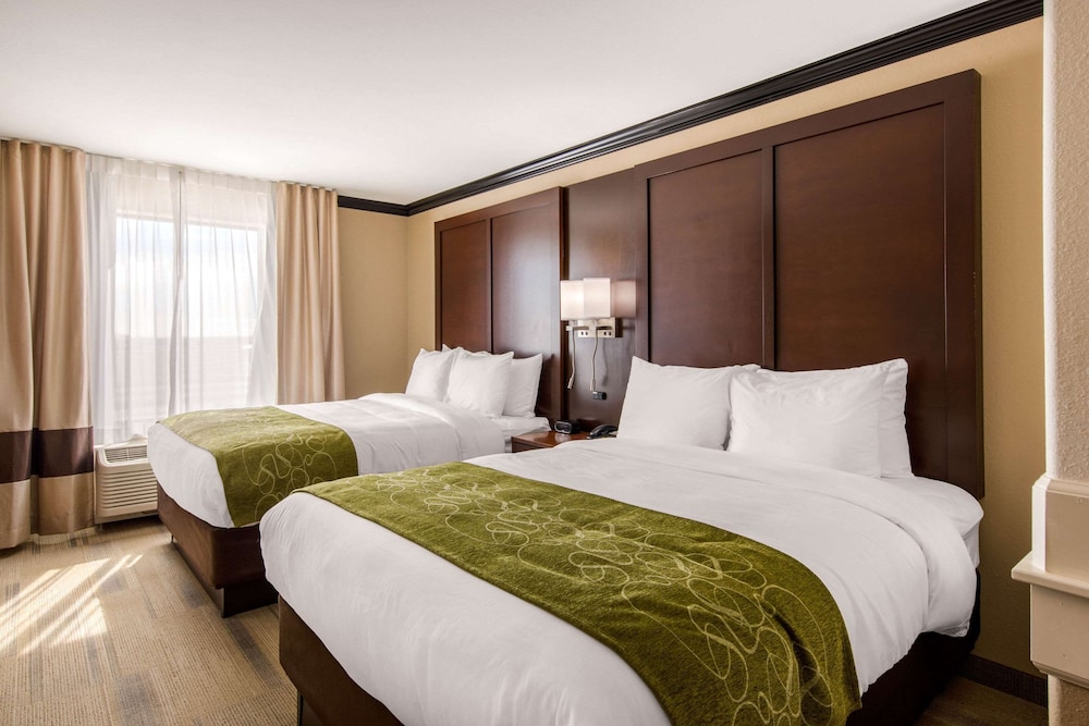 Suite, Multiple Beds, Non Smoking photo 3