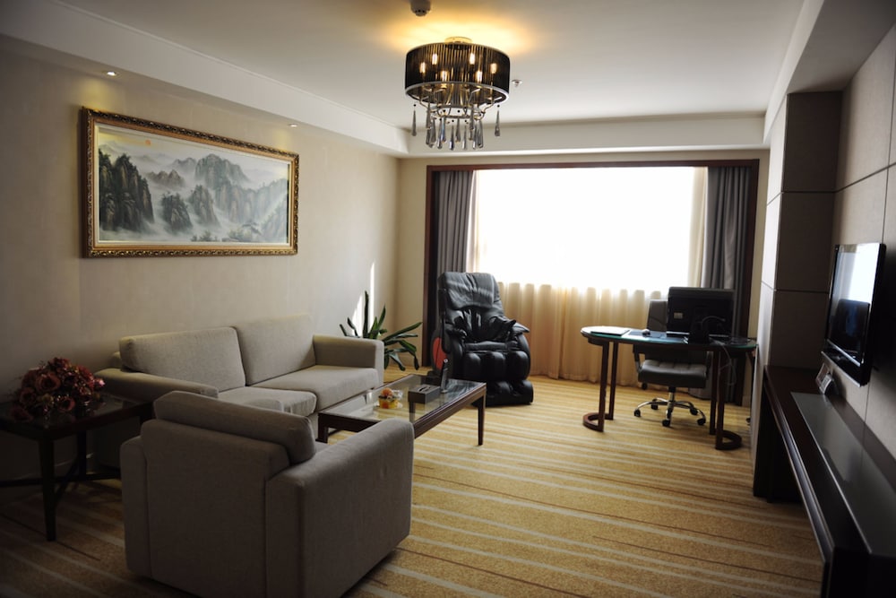 Deluxe Suite (Main Building) photo 2