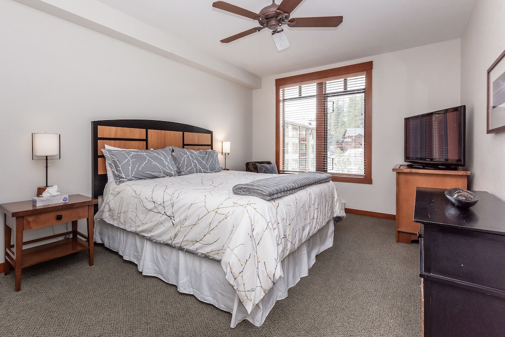Condo, 2 Bedrooms (Village #3310 Lincoln House) photo 1