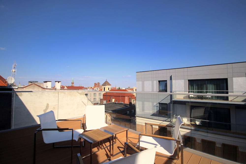 Standard Room, 1 King Bed, Balcony, City View thumbnail 6