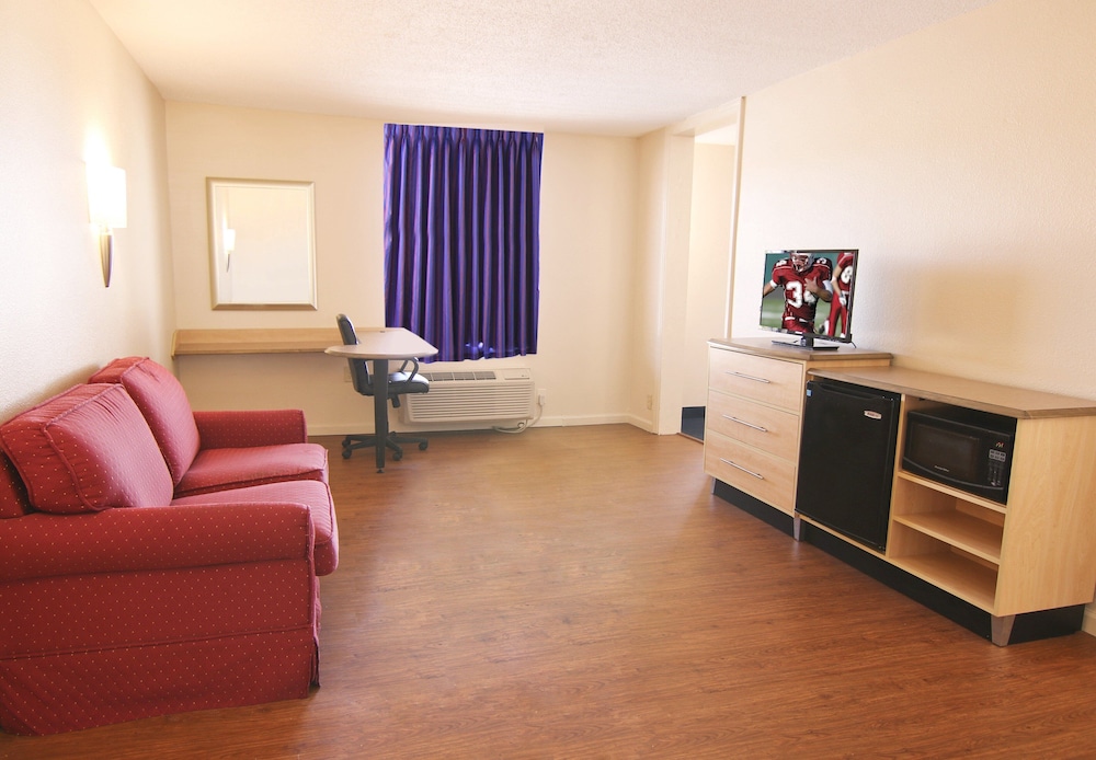 Standard Suite, 1 King Bed, Non Smoking, Jetted Tub (Two Room) - Photo 7