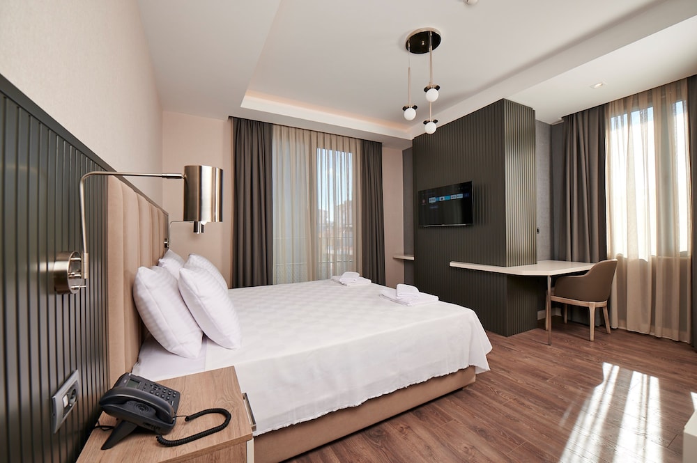 Deluxe King Room photo 1