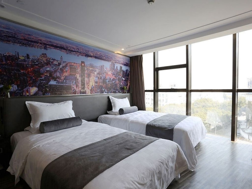 Twin Room (B)