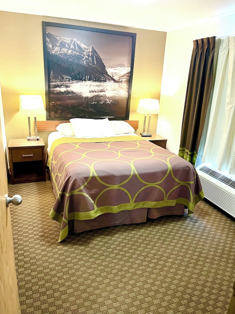Executive Suite, 1 Queen Bed, Non Smoking photo 2